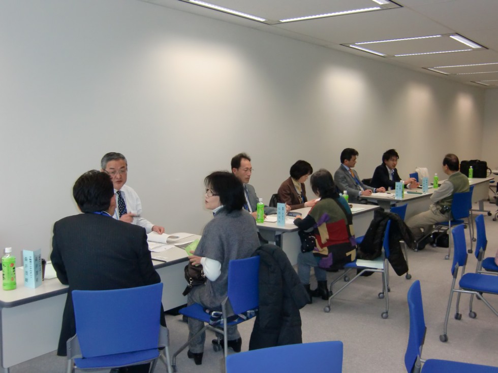 『相談を受けた人は自分の立場で話す？』